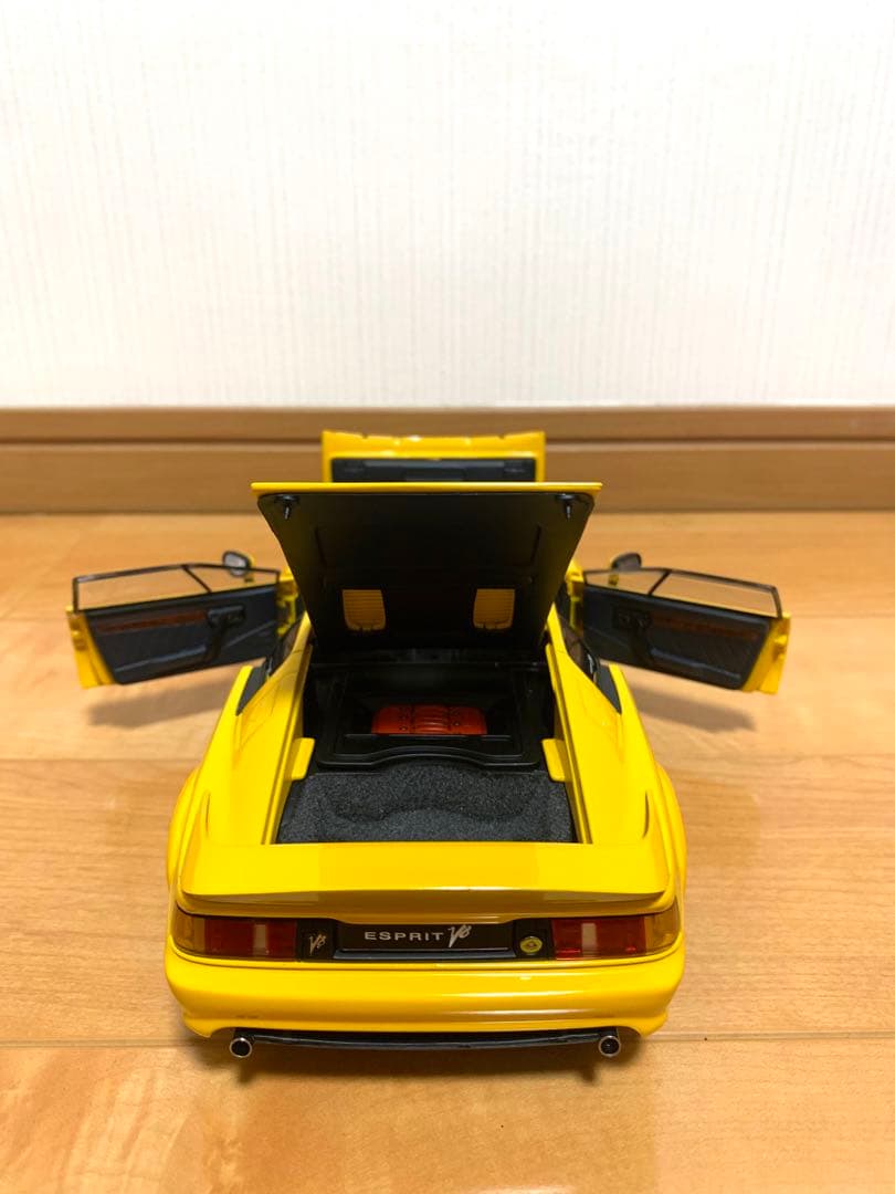 AUTOart Lotus Esprit V8 1:18 イエロー