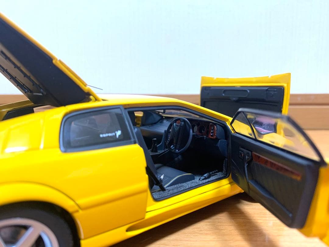 AUTOart Lotus Esprit V8 1:18 イエロー