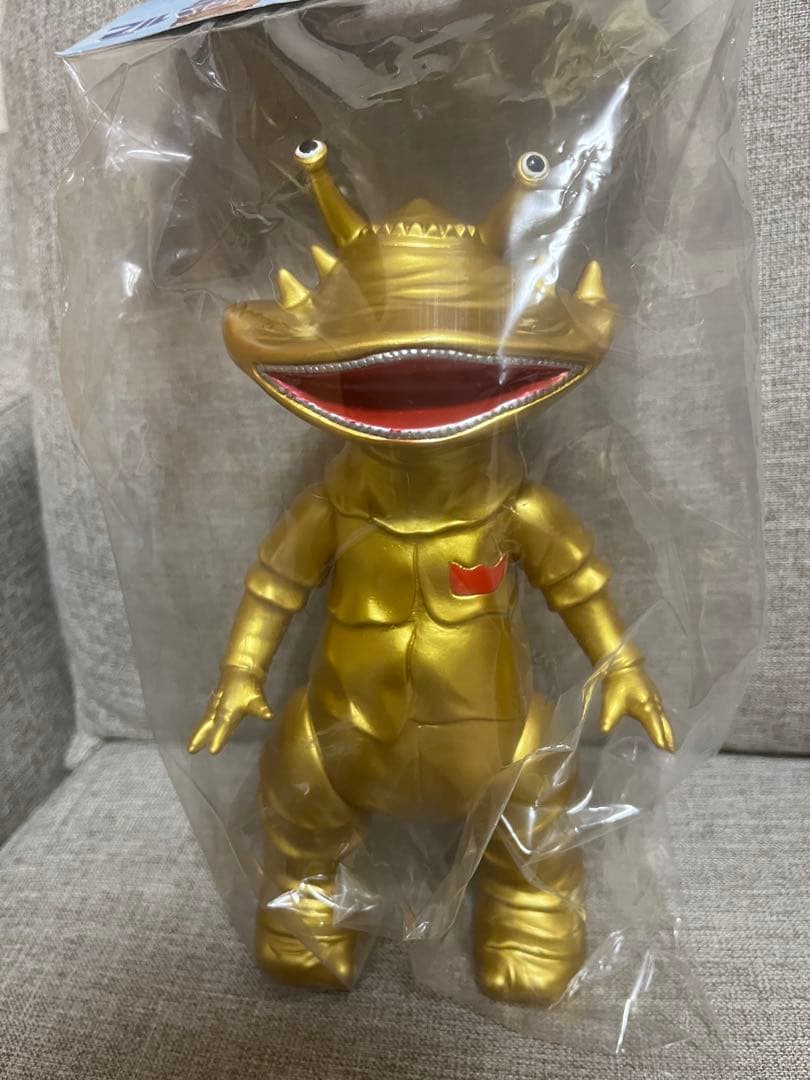 匿名発送　ブルマァクの怪獣シリーズ　カネゴン(ゴールド) 一点