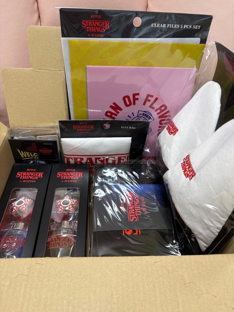 ❣️完売品まとめ売り❣️Stranger Things x 3coinsコラボ