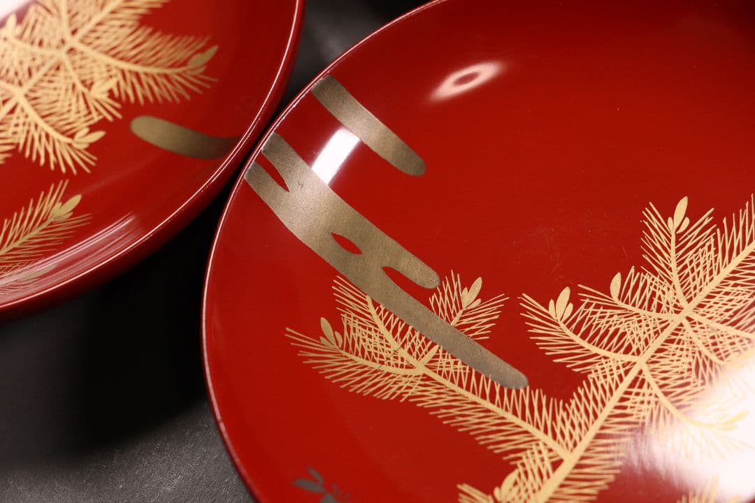 時代木製漆器 松に霞図 朱塗引き盃 二十九客 金蒔絵 小皿 木皿 MA350