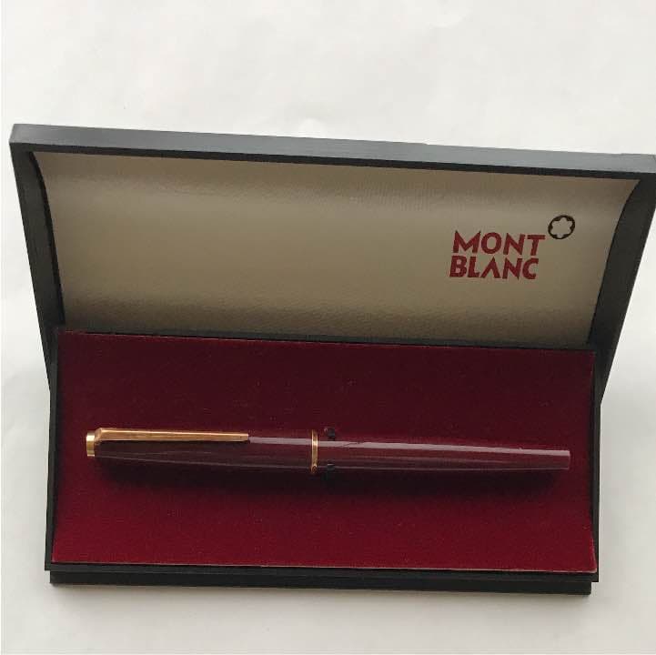 モンブラン製の高級万年筆