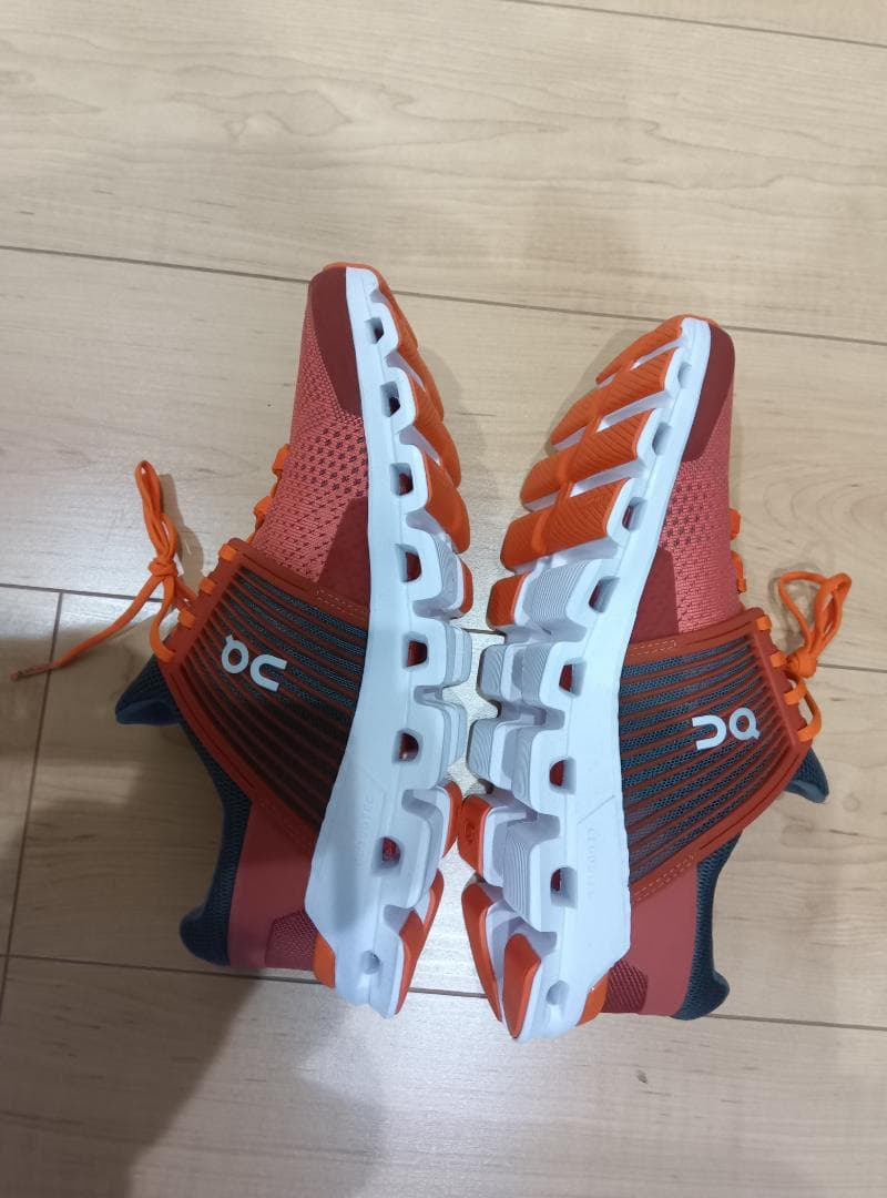 ウォーキング・ランニングウェア on CLOUD TEC