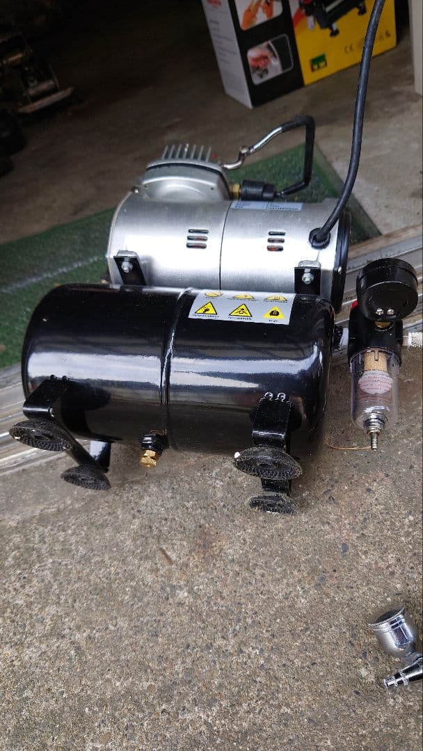 エアーブラシコンプレッサー