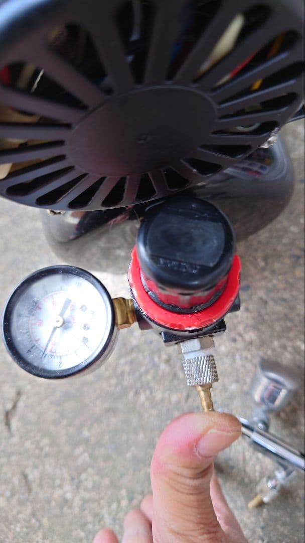 エアーブラシコンプレッサー