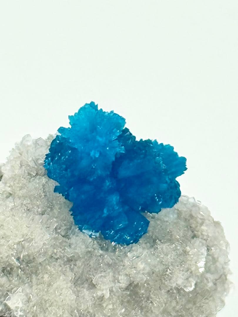 カバンサイト　原石　鉱物標本　ペンタゴナイト　アポフィライト