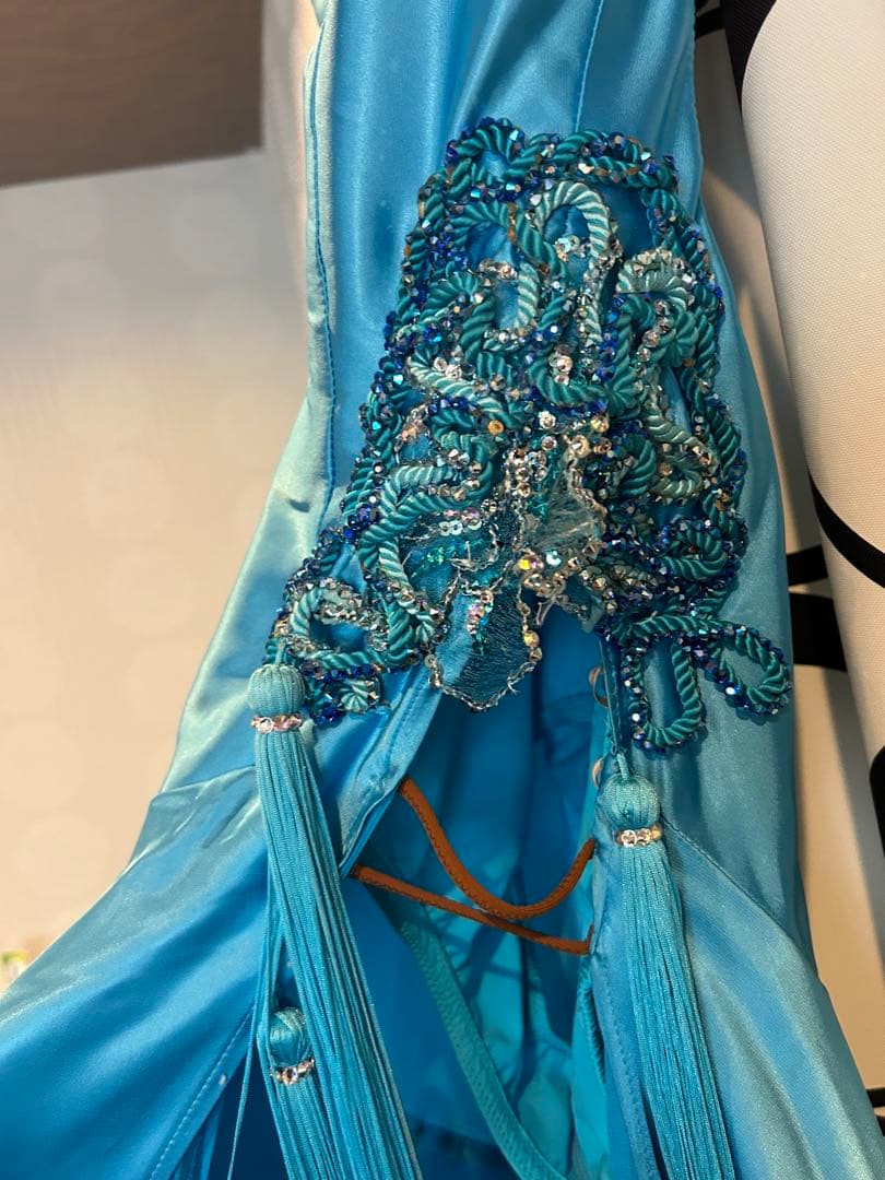 青のサテン社交ダンスレッスンウェア