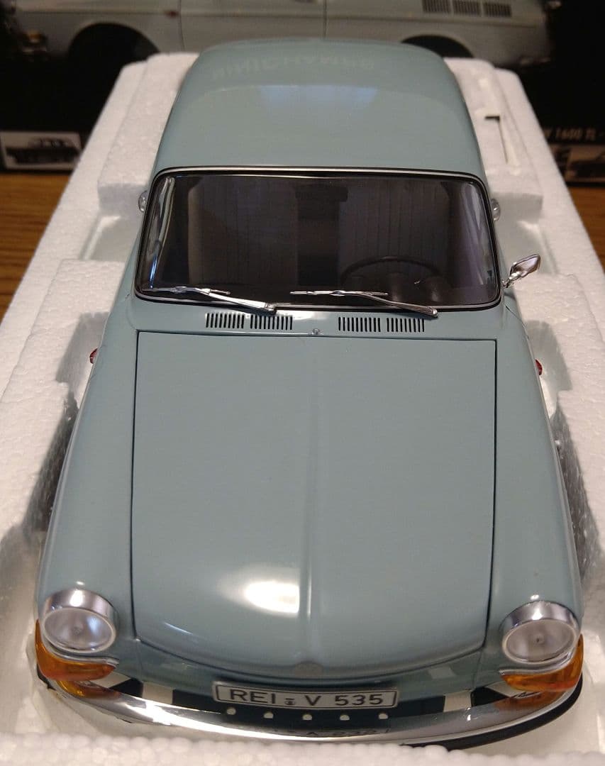 ミニチャンプス 1/18 VW 1600TL ファーストバック ライトブルー