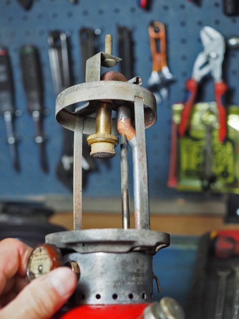 燃焼絶好調の陶器バーナー1954年8月 コールマン 200A ランタンs69