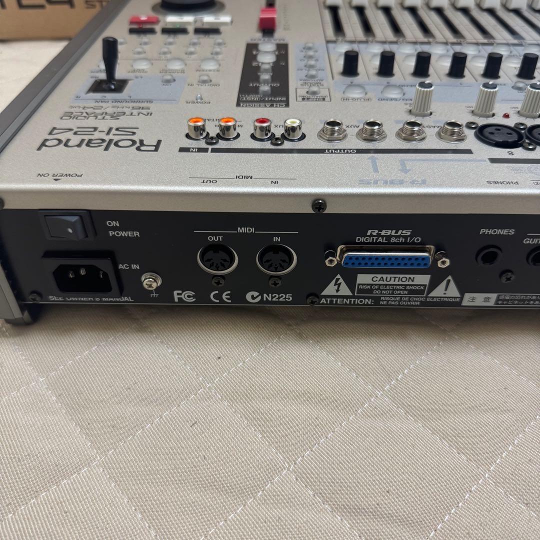 Roland SI-24 スタジオインターフェース 箱付 通電のみ確認済み