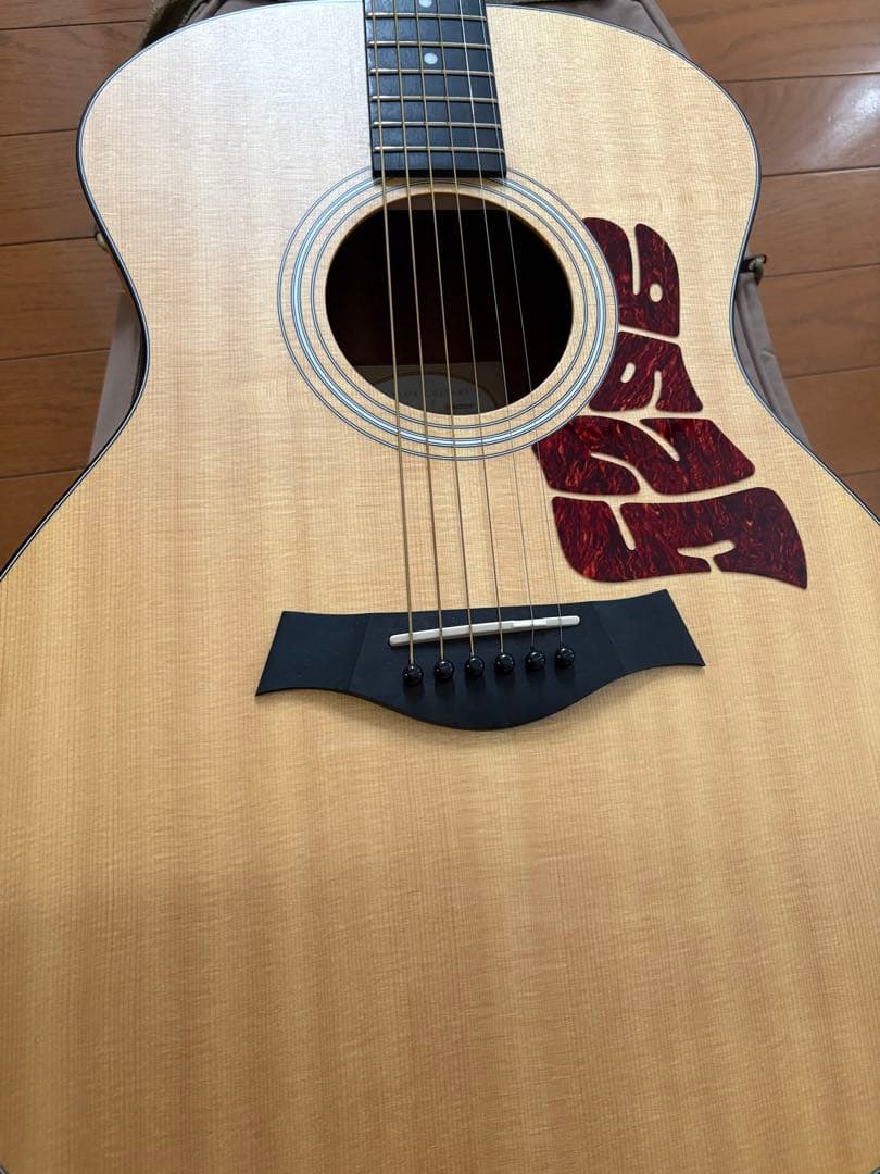 Taylor テイラー　アコースティックギター エレアコ　コブクロ　小渕健太郎