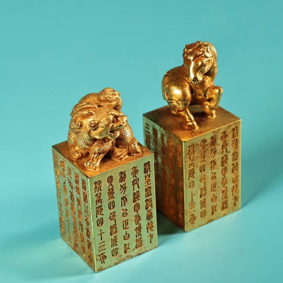 中国古美術・旧蔵鎏金の獣印鑑セット・純銅製・高浮彫・置物・書道具・文房具・風水