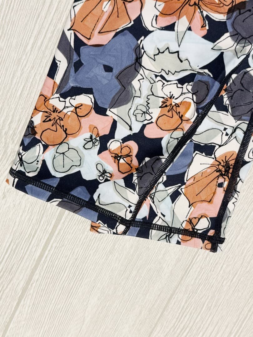 【美品】SUKALA 　ペイント風花柄　セットアップ　オンライン限定　Mサイズ