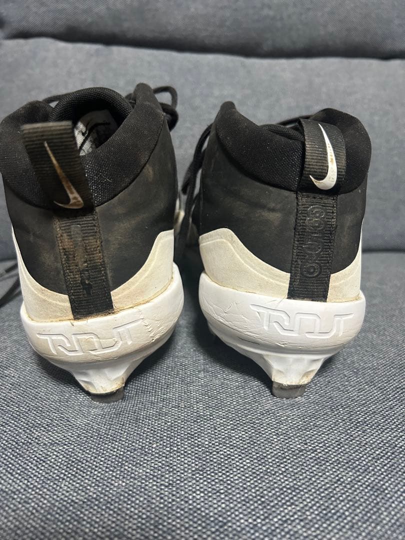 ナイキ⭐︎NIKE⭐︎トラウト⭐︎白黒⭐︎25cm⭐︎9本歯⭐︎金具⭐︎3/4⭐︎ミッド⭐︎中古
