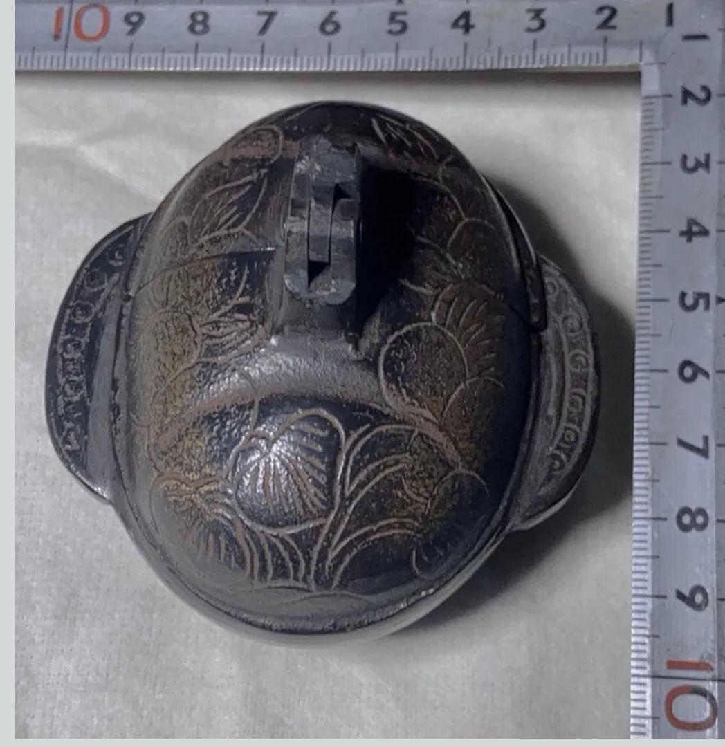 亀型金属香炉 花模様彫刻 金属製時代のポータブル燭台、レトロで貴重、仏具の骨董品