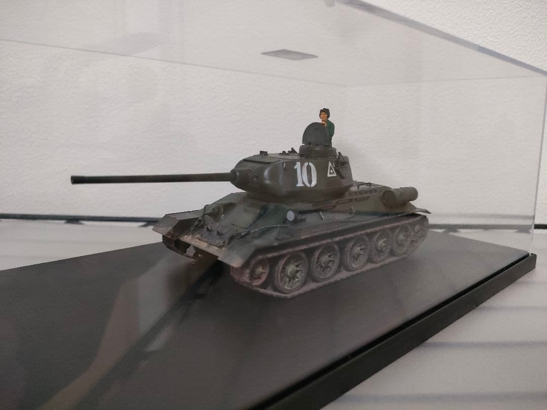 タミヤ1/48ソ連T34/85完成品　（ディスプレイケース付き）