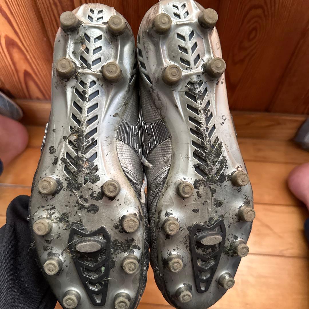 ミズノ　モレリアネオ3ベータシルバー