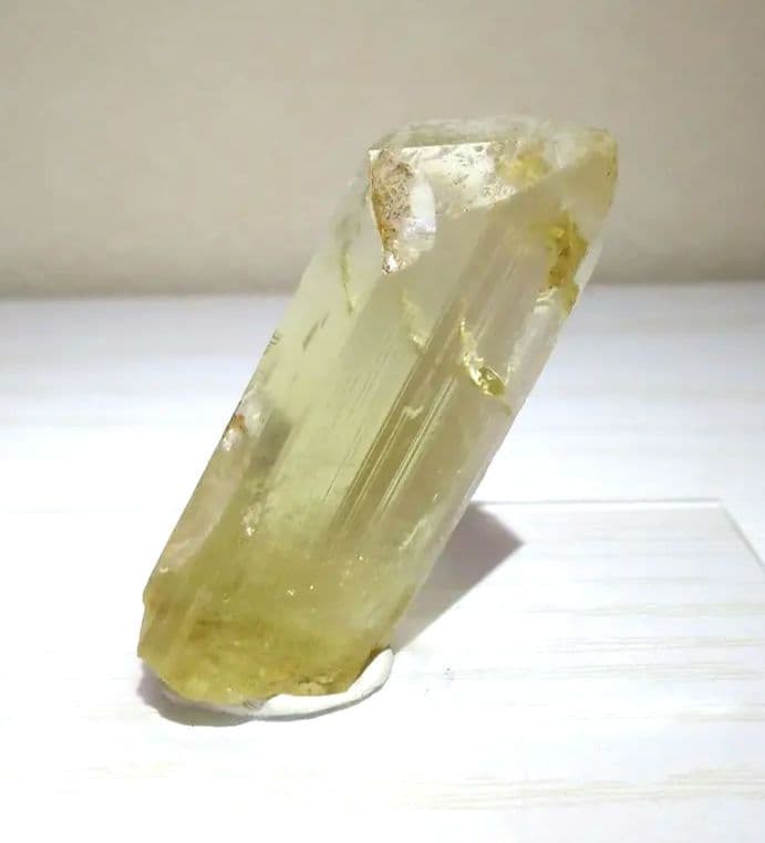 ヒデナイト　宝石質鉱物標本