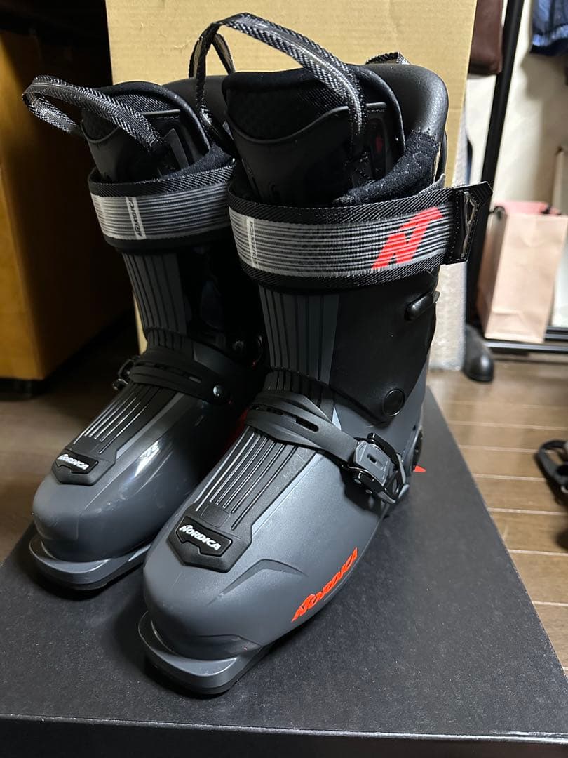 ノルディカHF120リアエントリースキーブーツ