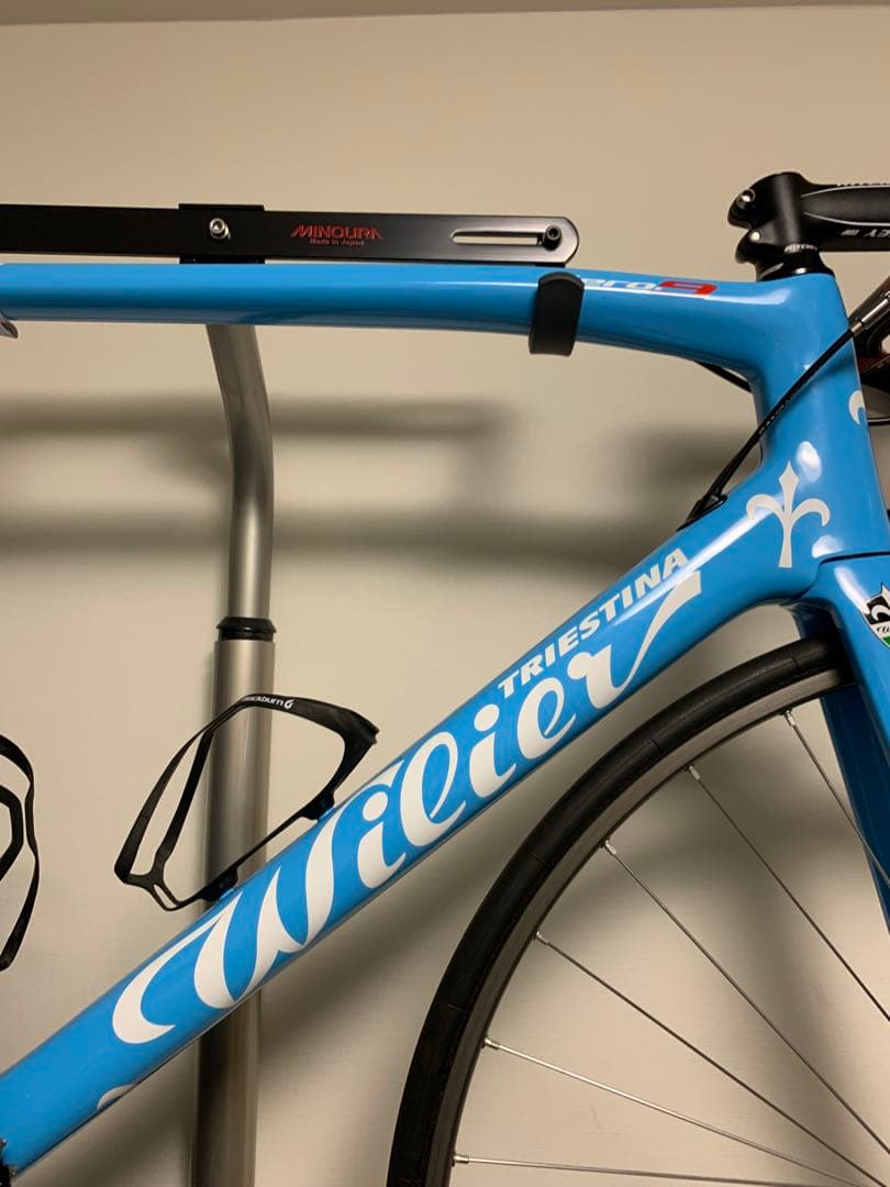 ウィリエール　ゼロ9の限定カラーです。 同メーカーのアルバダというハンドルです。