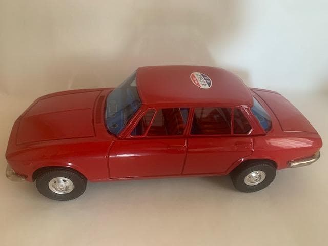 ブリキ製 マツダ ルーチェ