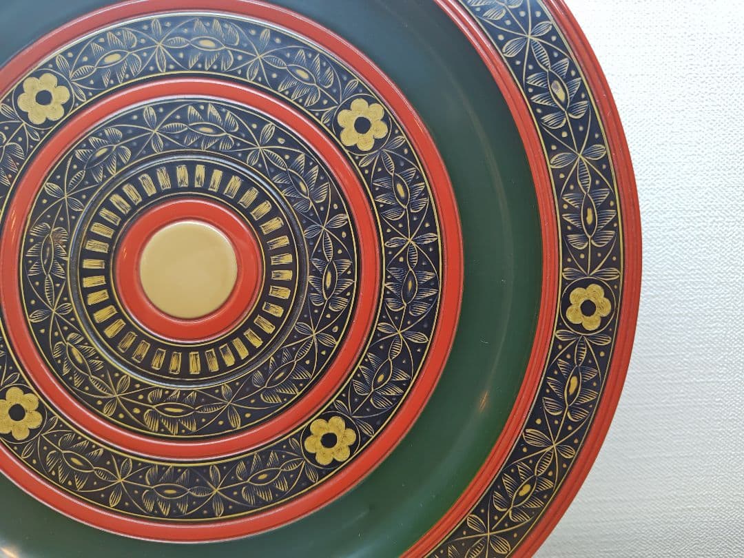 送料込【逢絢亭】茶道具 菓子器 山中塗 独楽蒔絵 裏千家書付 木製 共箱入り