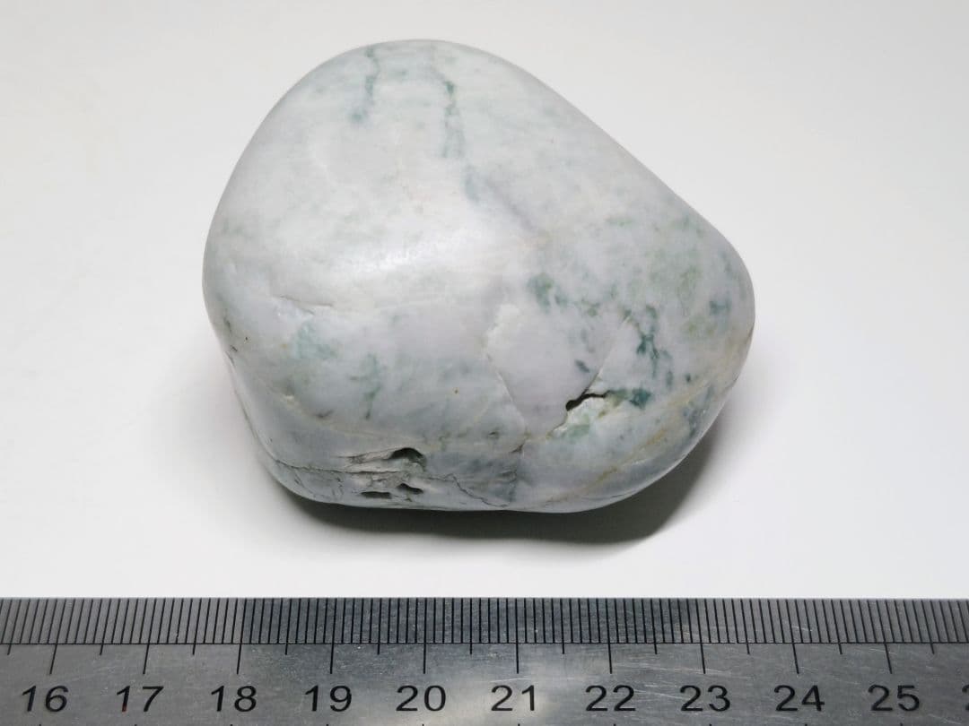 糸魚川136 翡翠 275g ヒスイ 原石 鑑賞石 自然石 誕生石 鉱物 鉱石