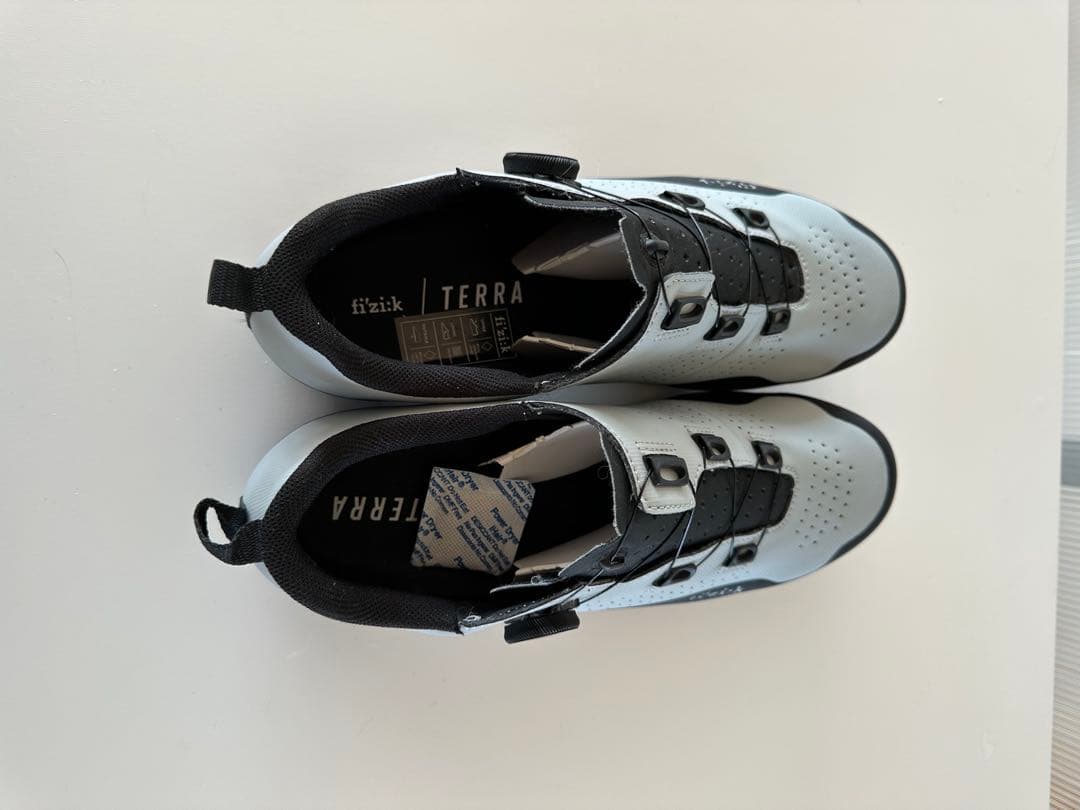 fi'zi:k フィジークATLAS TERRA 44 / 28cm SPD