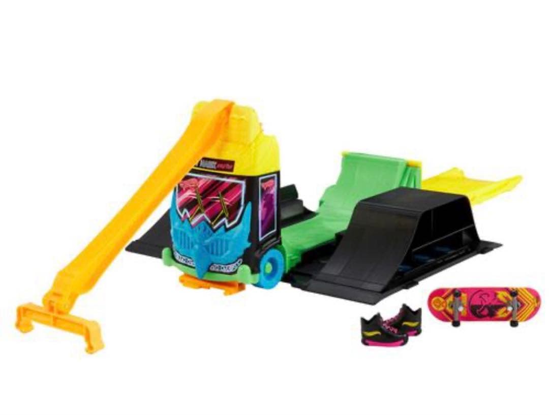 ホットウィール TONY HAWK TRANSFORMING SKATE BUS