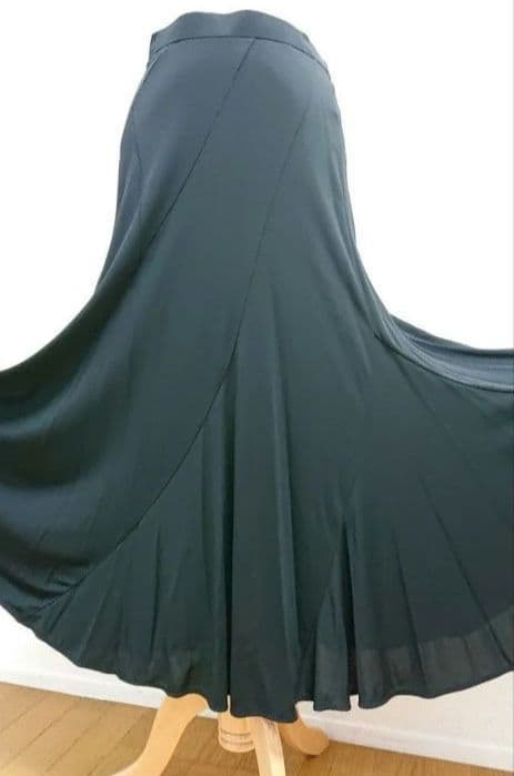 SALE☆チャコット　社交ダンス スカート L 黒 ダンス衣装 定価45100円