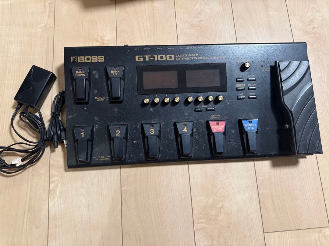 17 BOSS GT-100 アンプシミュレーター