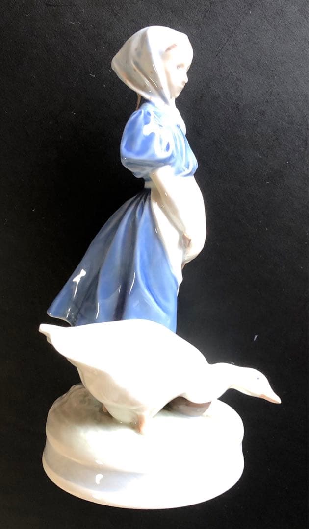 ロイヤルコペンハーゲン　＃527ガチョウと少女　＃1518はう赤ちゃんの2体‼️