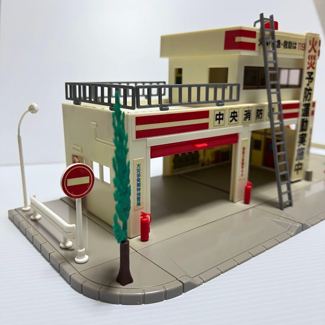 【完品】トミカタウン 消防署【トミカおまけ付き！】