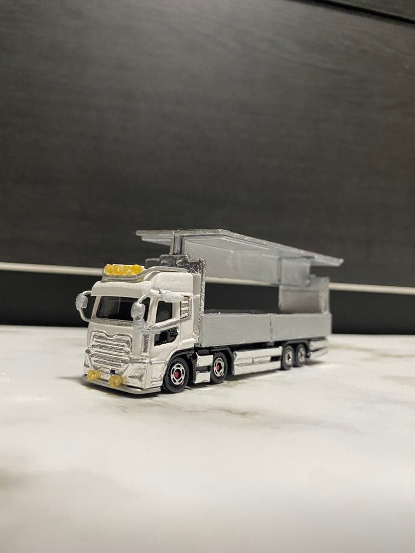 トミカ クオン4軸ウイング車