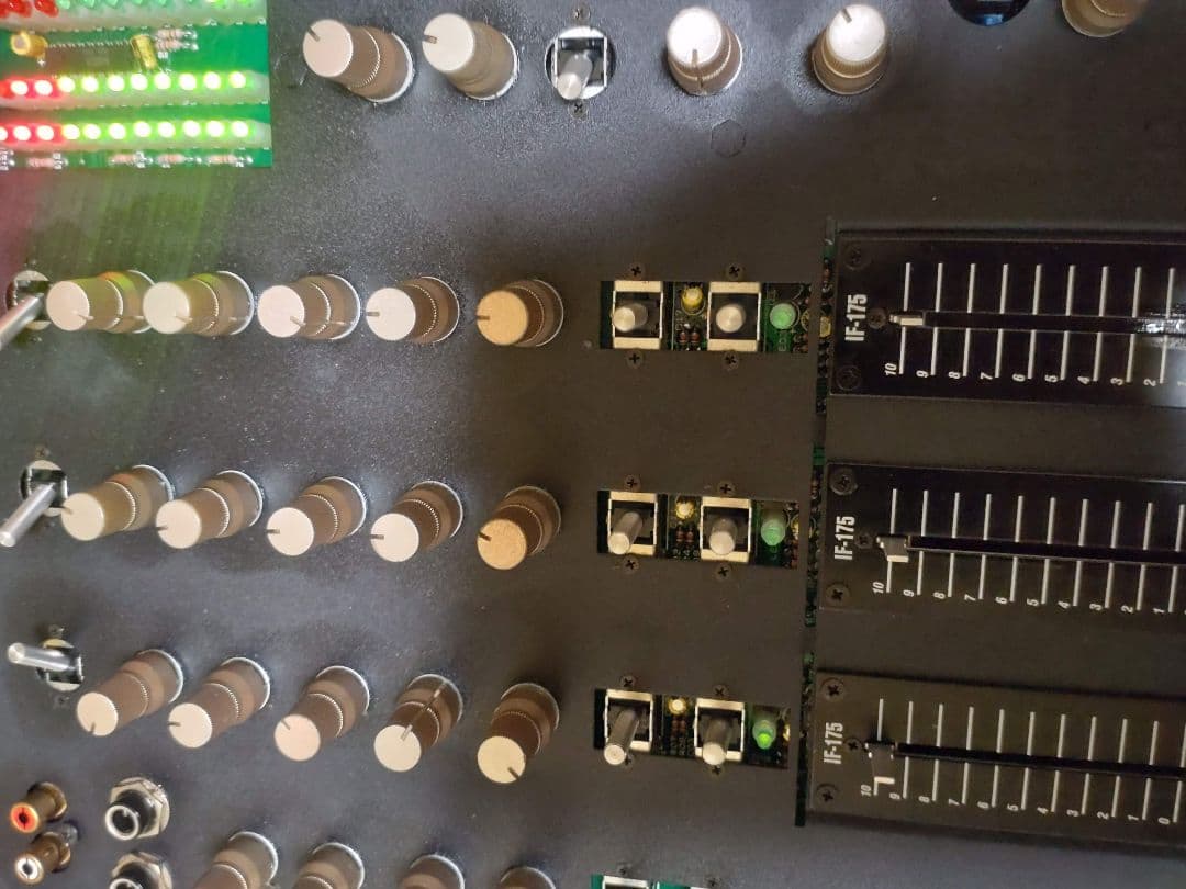 Vestax PVC-270A　動作確認済み　CHフェーダー（縦）新品交換済み