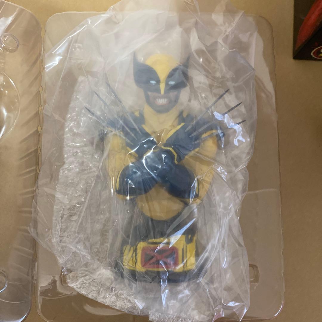 happyくじ　ウルヴァリン　デッドプール スタチュー