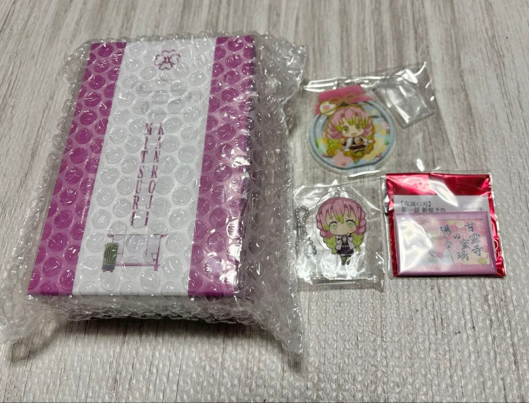 鬼滅の刃　甘露寺蜜璃　予約品　ワイヤレスイヤホン