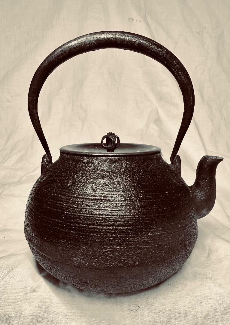 鋳鉄製・鉄瓶・銅蓋
