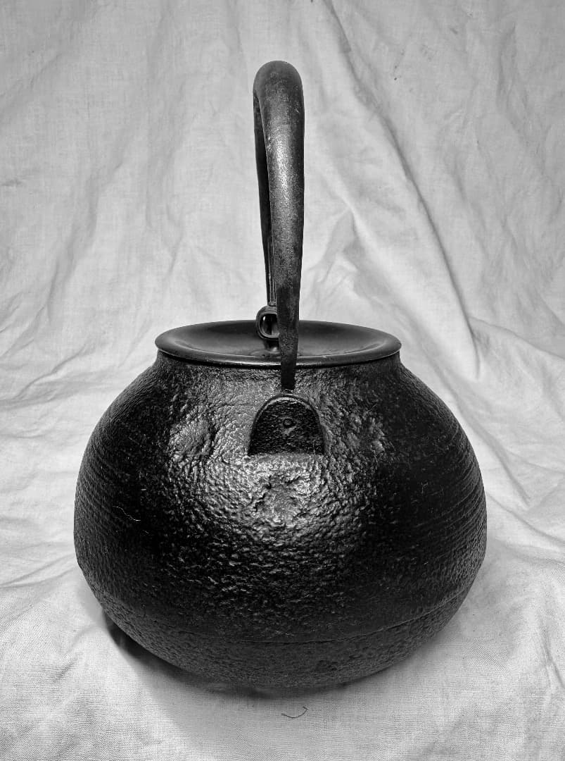 鋳鉄製・鉄瓶・銅蓋