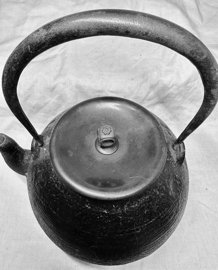 鋳鉄製・鉄瓶・銅蓋