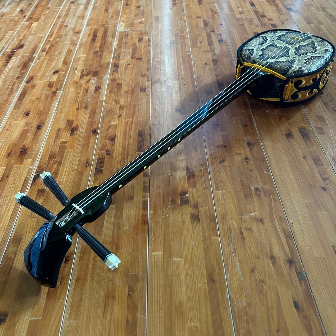 ◼️宮古島から◼️本皮三線(強化張り仕様) ◼️初心者の方へ最適な高級三線◼️中古美品