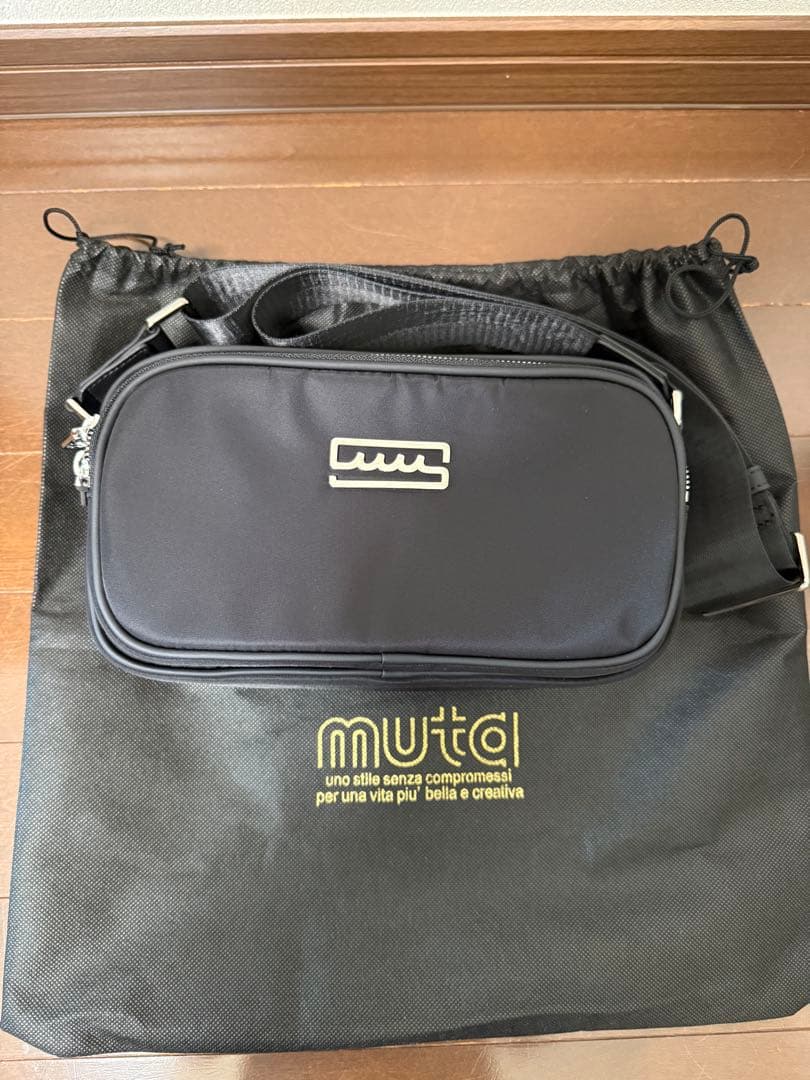 muta スリムショルダーバッグ　ブラック