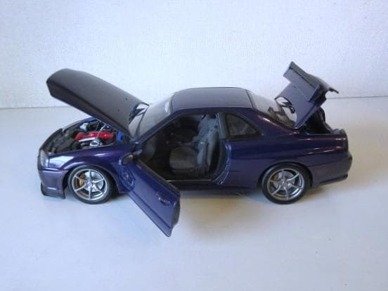特価 AUTOart 1/18 スカイライン GT-R ミッドナイトパープル