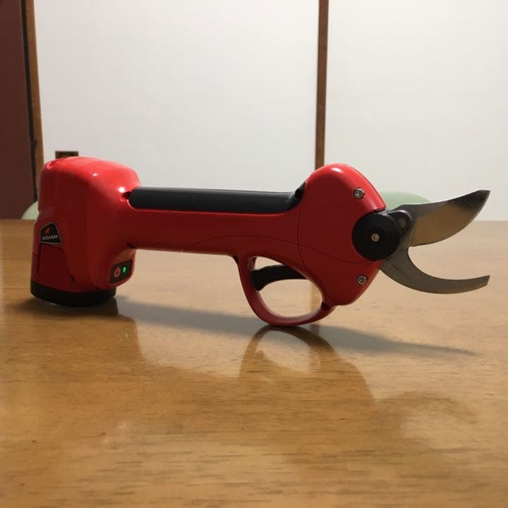 充電式の電動先手バサミです！