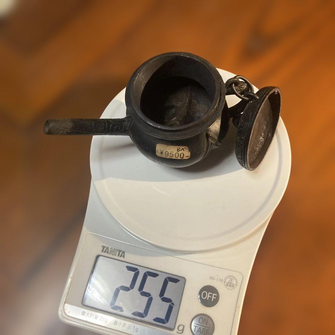 鋳鉄製の香炉の一点物ですお部屋のインテリアに最適です。