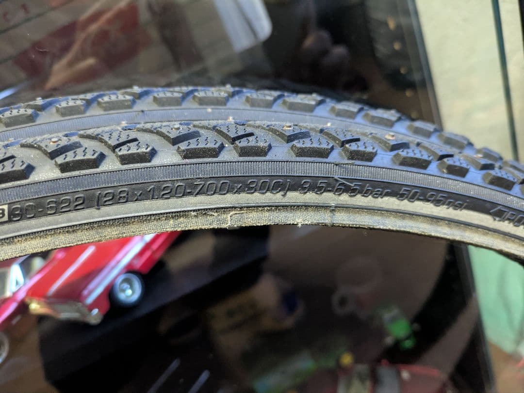 SCHWALBE Active Winter 700x30Cスパイクタイヤ