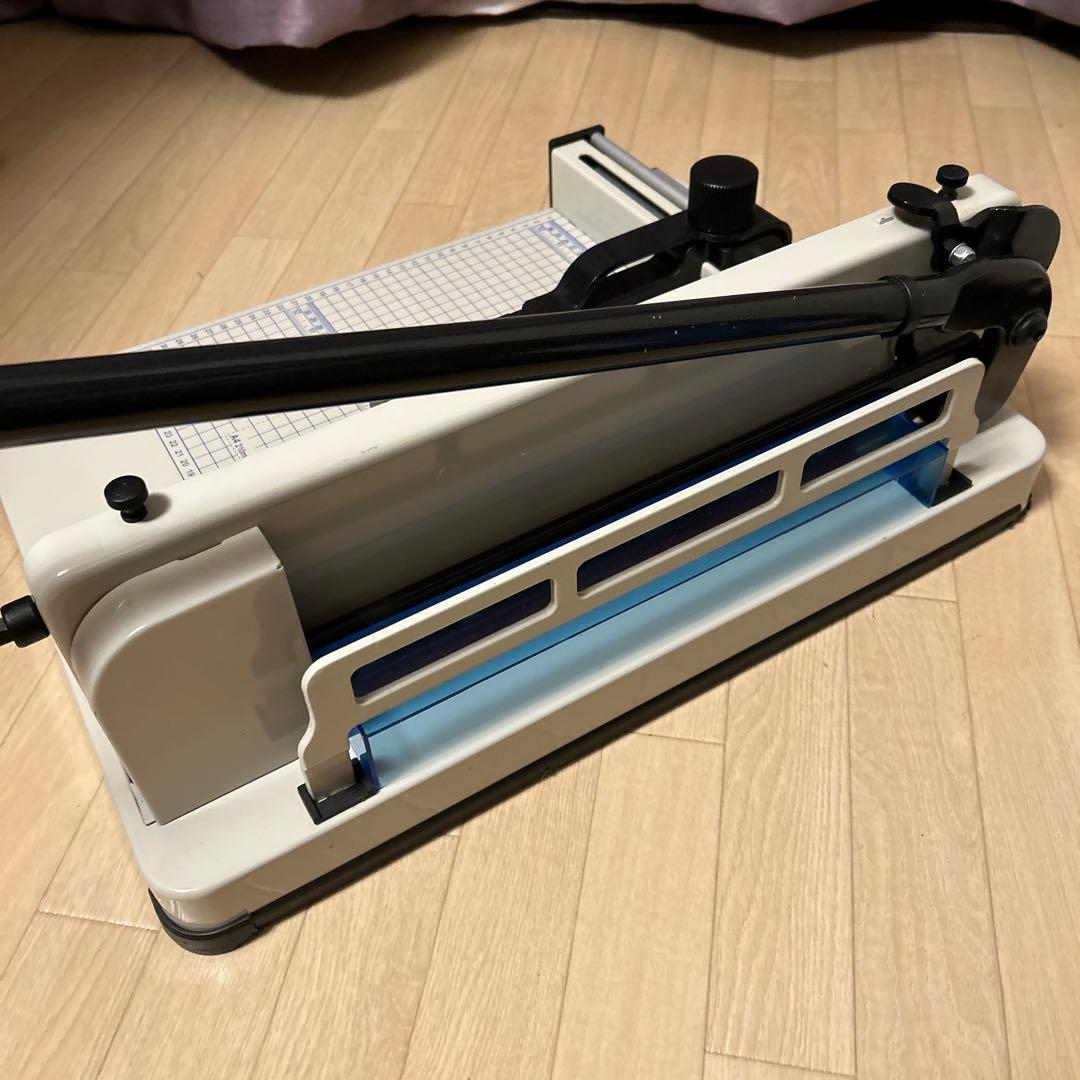 A4対応 手動裁断機 ホワイト