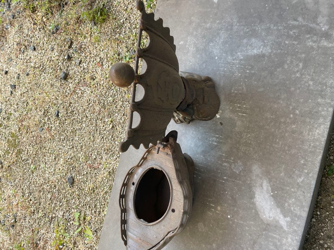 装飾的な金属工芸品