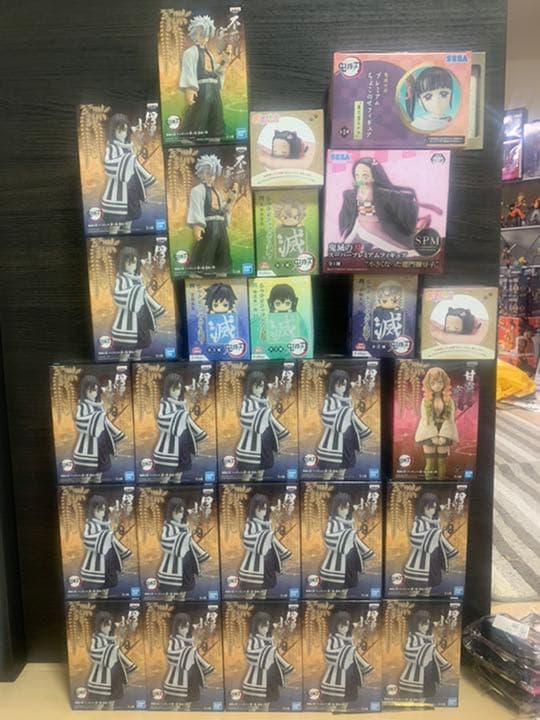 鬼滅の刃　ドラゴンボール　転生したらスライムだった件　ワンピース　フィギュア