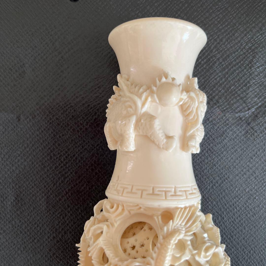 中国骨董　多層球象牙調のドラゴン彫刻花瓶
